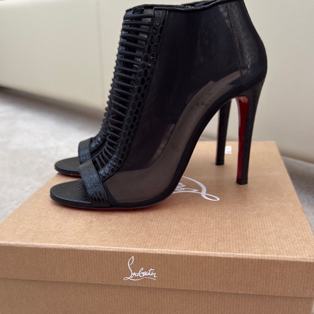 Christian Louboutin Black Stiletto Heels(4”)